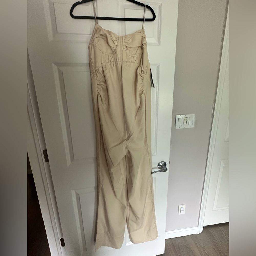 Pretty Little Thing NEW w/Tags✨ Maternity stone tailored strappy jumpsuit